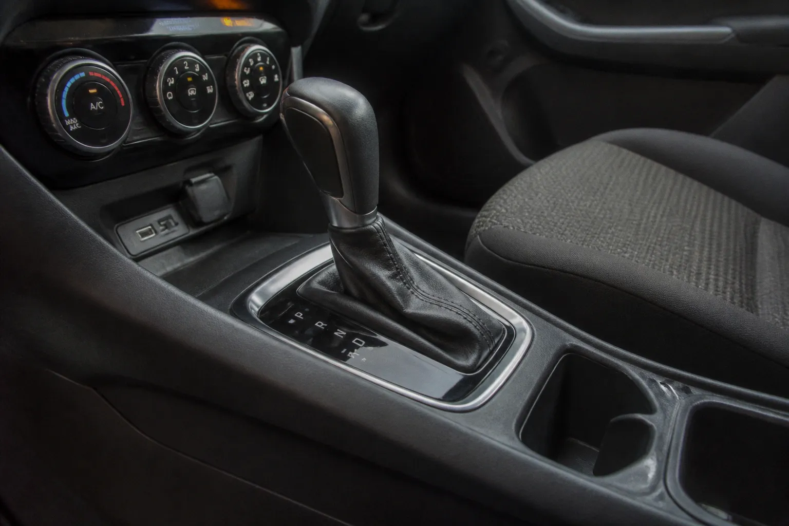 Location voiture boîte automatique ou manuelle : le bon choix