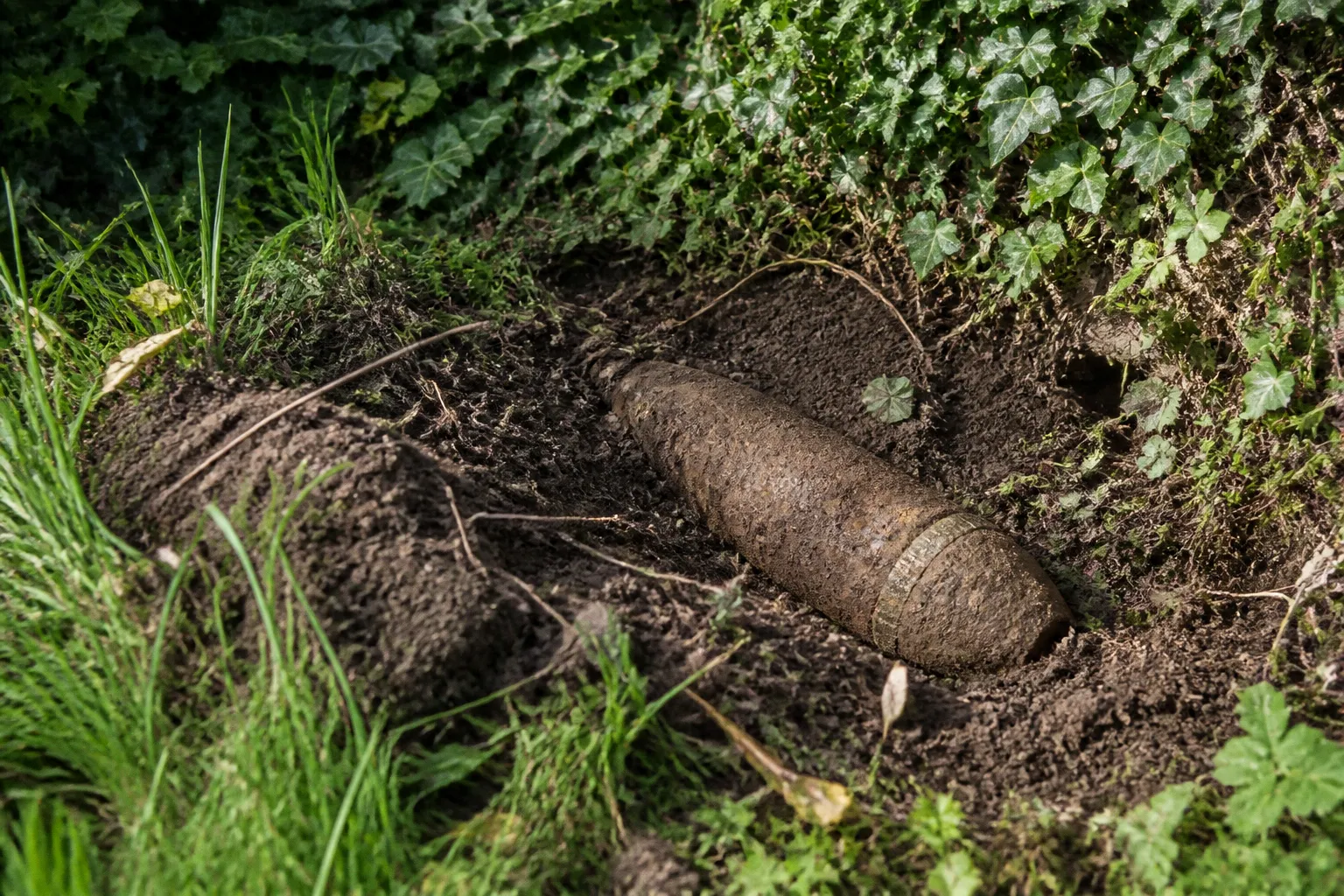 Objet militaire de 1944 dans son jardin : que faire ?