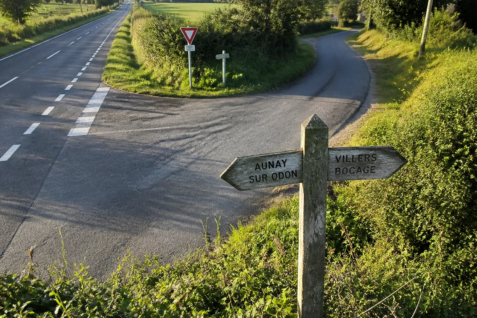 Vélo vers Aunay-sur-Odon : D6 ou petites routes du Bocage ?